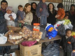 Jovenes  en el comedor del Barrio Mataderos