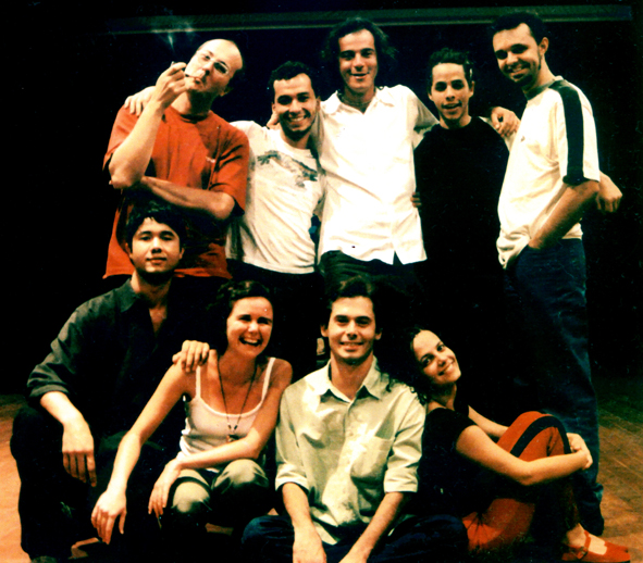 Equipe da peça ariano e catirina - direção ricardo guti - ano 2002.