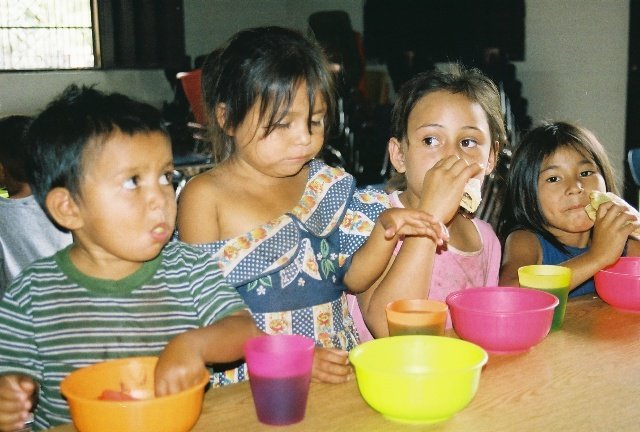 children at lunch