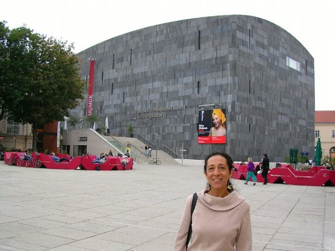 Frente al museo de arte moderno, en esta zona existen como 20 museos
