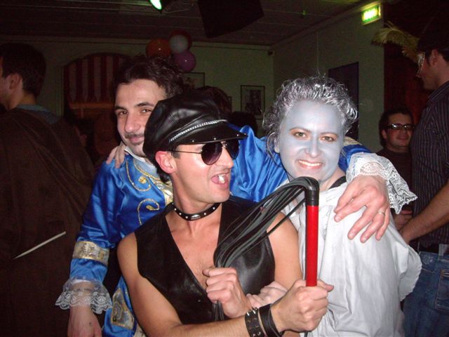 POCO DOPO SI E AGGIUNTO ANCHE IL NOSTRO VILLAGE PEOPLE E L'AMERICANA .. ( parte 2)