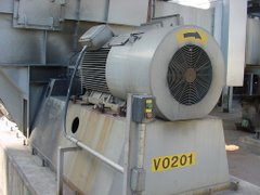 Motor de indução trifásico industrial com estator e rotor protegidos termicamente contra sobrecarga