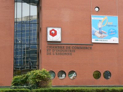 Evry Daily Photo: L'immeuble de la Chambre de Commerce et d'Industrie de l' Essonne à Evry