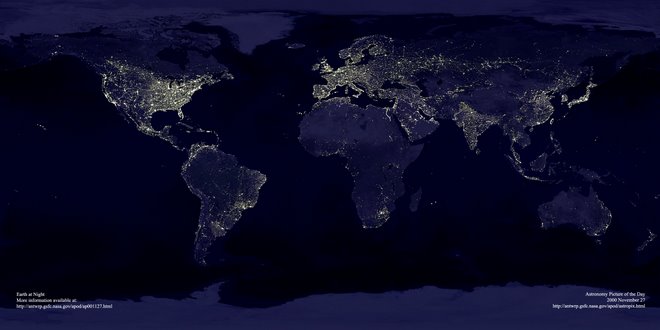 la terre vue de l'espace le soir