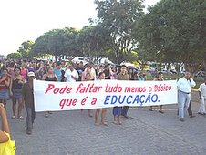 Armando Azevedo vai para rua defender  melhor educação