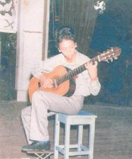 Wagner Meirelles aos 13 anos Com um Violão Zacarías dos Santos.