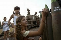 Israeli kids sends gifts of love to Arab kids