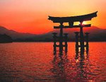 Torii bei Sonnenuntergang