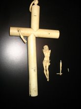 Restauración de un crucifijo de marfil italiano