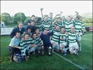 Hogia celts efo'r cwpan