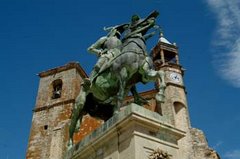 Estatua de Francisco Pizarro en la Plaza Mayor de Trujillo