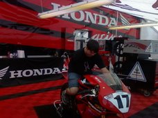 Brett on Miguel Duhamel's Honda @ AMA races