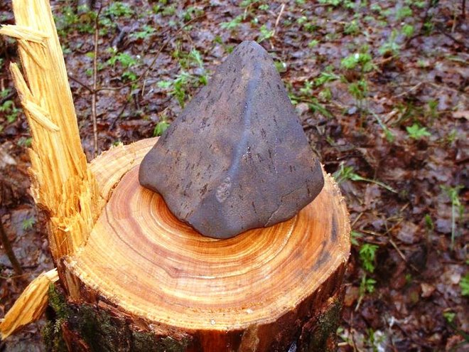 1600 gram meteorite Kainsaz individual