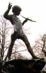 George Frampton - Peter Pan (1912) in Kensington Gardens