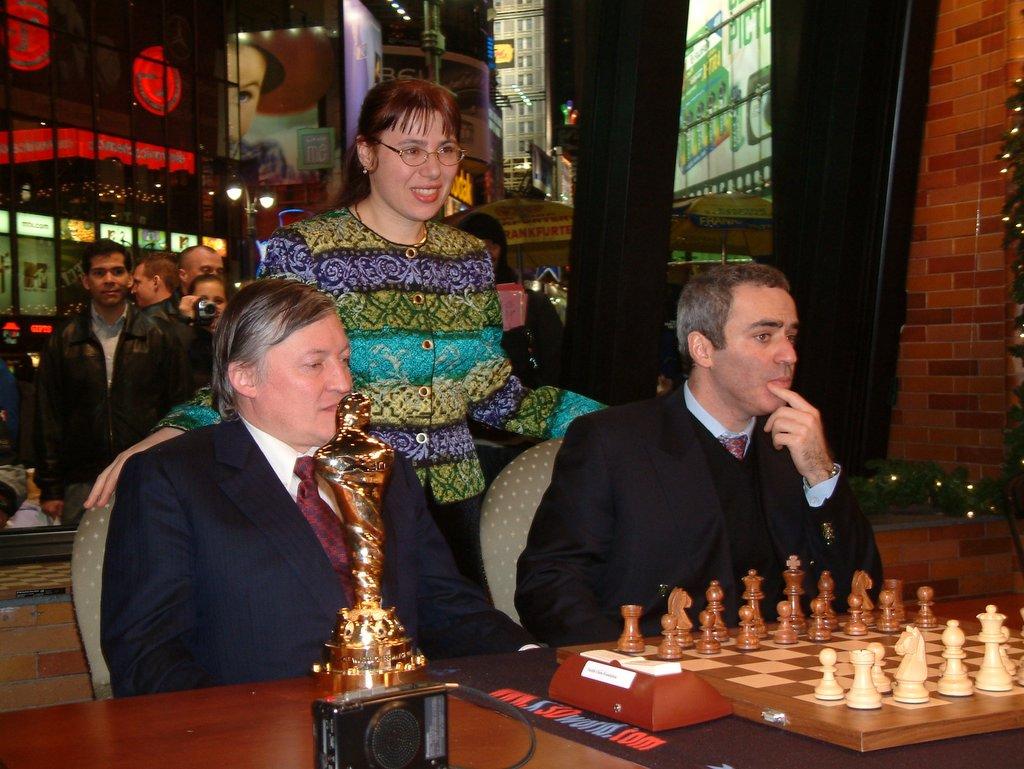 Amazing Chess Game: Garry Kasparov vs Anatoly Karpov - Linares