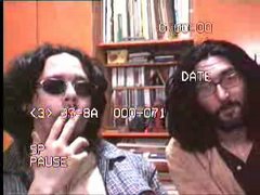 Serie de dos individuos degradados... (observese el comportamiento irracional de la camara)