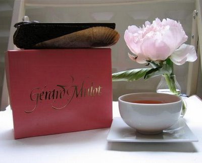Love this pink box from Mulot