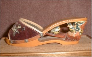 picture of a bakya or wooden shoes