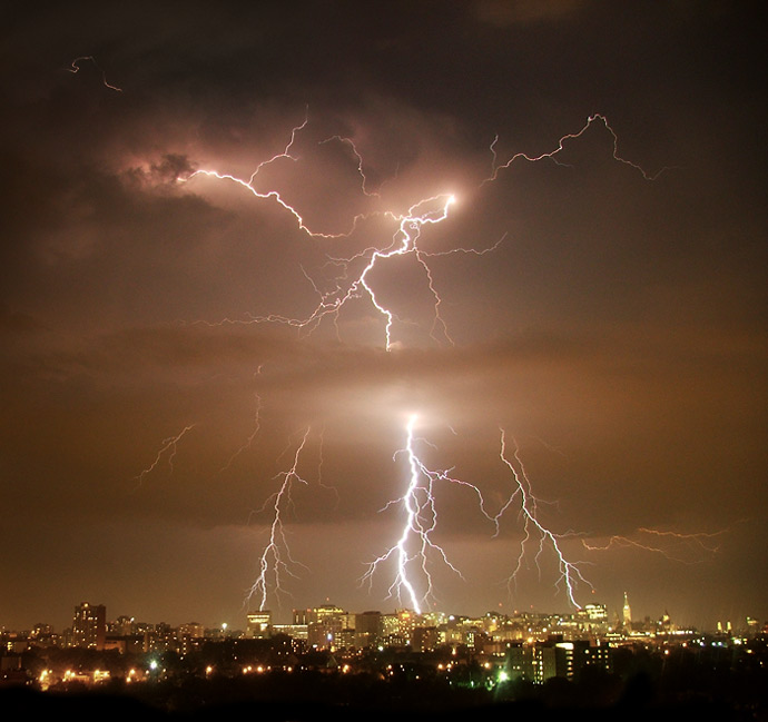 Lightning over Ottawa photo by Andrew Knapp