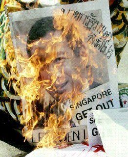 Lee Hsien Loong burned in effigy over Thaksin deal