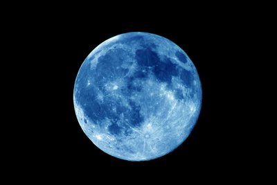 La Luna Azul aparece en mis sueños…