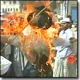 Protesting Muslims burn the Pope's effigy in India