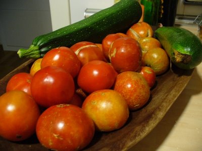 los tomates están ya un poco feotes, la foto la truqué poniendo los mejores delante