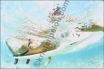 photo de surf, surfeuse, fille en surf, photographe surf, girl underwater surfeuse bikini surf, eau, aquashoot, watershot