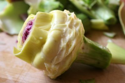 photograph picture how to trim how to cut how to prepare a globe artichoke