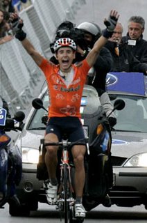 Igor Antón comemora a primeira vitória da carreira como profissional - Foto: lavuelta.com