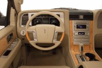 2007 Lincoln Navigator interior