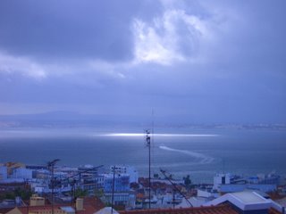 Lisboa- O Tejo e a chuva