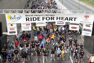 http://photos1.blogger.com/blogger/3090/445/320/200606040002-Ride-for-Heart-Start-EN.jpg