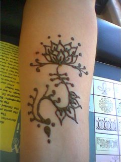 henna tattoo lotus
