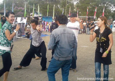 dangdut dance (joged dangdut)