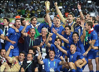 Italy celebrate holding the World Cup Trophy