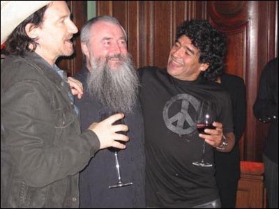 Bono, Joe O’Herlihy y Diego Maradona