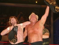 Rowdy e Ric Festejam - Fonte WWE