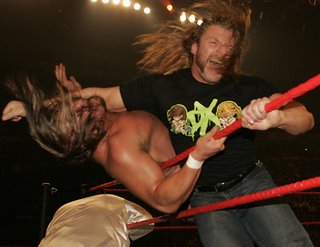 Triple H a mostrar como se faz