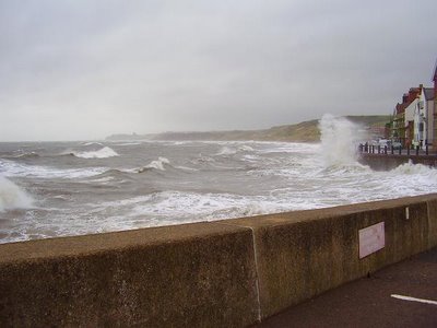 Aug 2006 spring tides and rough seas at whitby