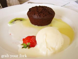 warm chocolate brownie pudding