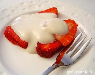 strawberries in sour cream