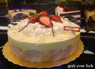 strawberry tiramisu whole cake