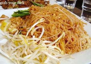 pad thai with chicken