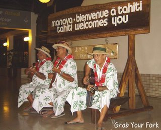 Tahitian ukele performers