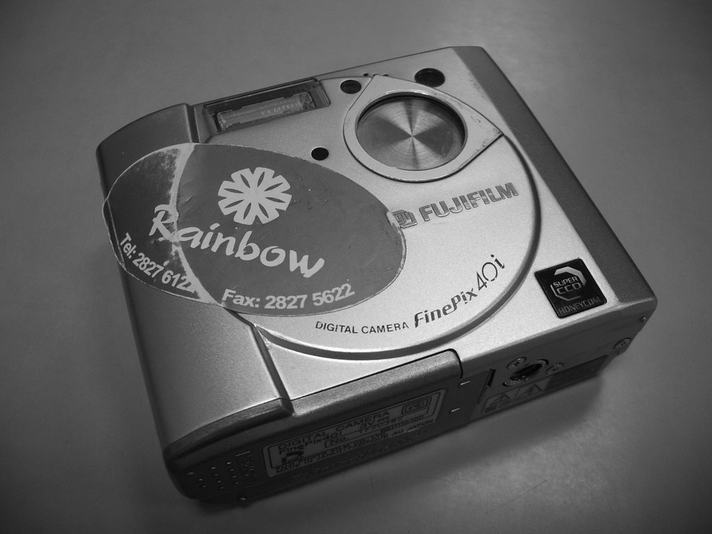 羅倫斯‧雷的黑與白: Fujifilm FinePix 40i 的回憶