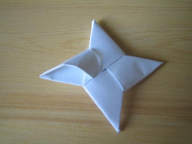El Rincón del Rostruo Taller de Origami shuriken (estrella) de papel.