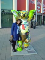 Elena hugging the famous Berlin Bear