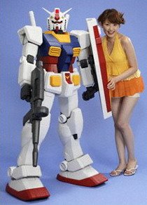 HY2M 1-12 Scale Gundam, really cool, and the girl is not bad as well ^^;