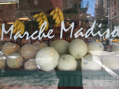 marché madison manhattan deli fresh fruit shop banana melons tomato